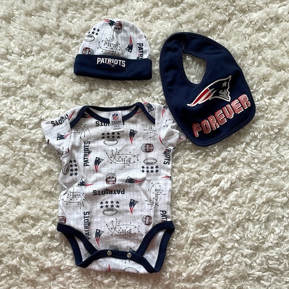 Patriots onesie, hat and bib. Official NFL team apparel. Size 0-3 months. - Picture 1 of 3